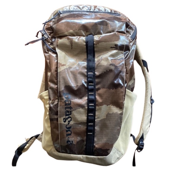 Patagonia Other - Patagonia Black Hole camo 25L